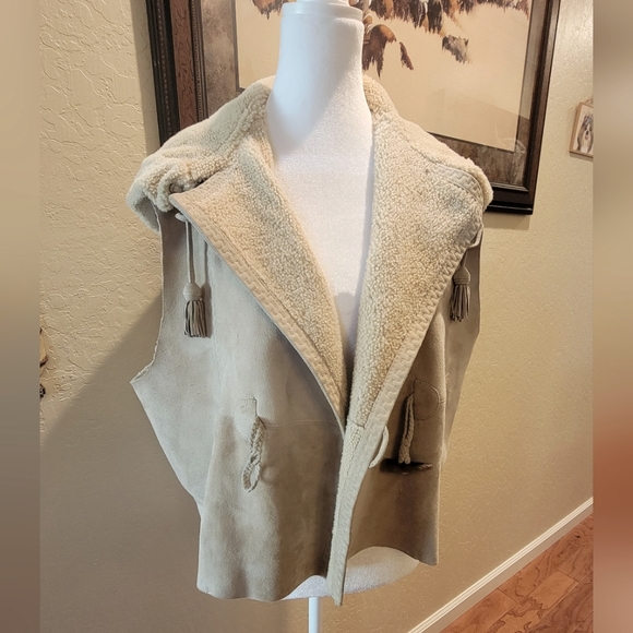 Faux Suede and Sherpa Vest with Hood - Picture 2 of 12
